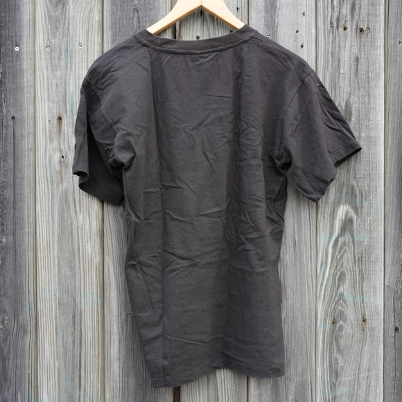 RIHANNA SMOKING GRAPHIC TEE. Medium 38-40 - Picture 8 of 10